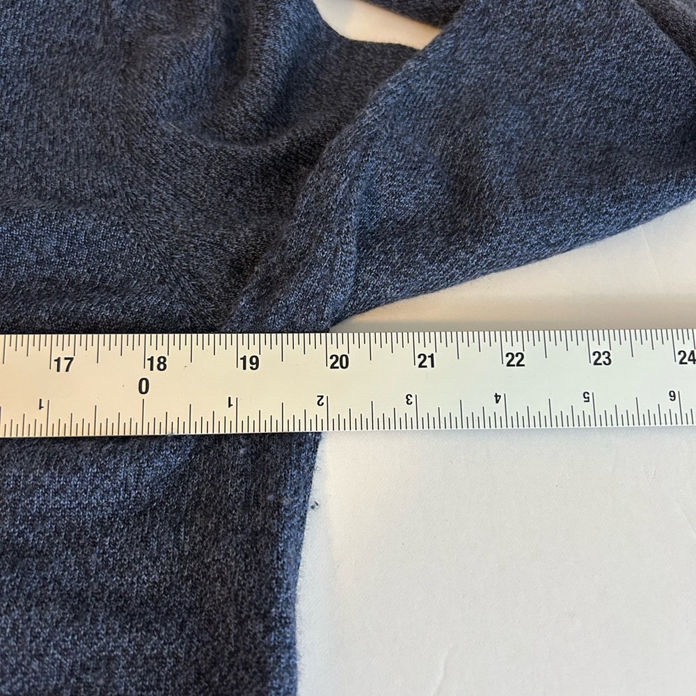 Calvin Klein Men's Navy merino wool V-Neck Sweater - Picture 6 of 7